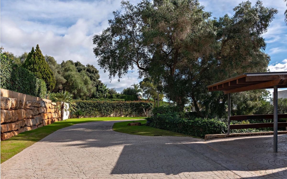 6 bedroom Villa for sale in Sotogrande with pool garage - € 1,850,000 (Ref: 9472433)