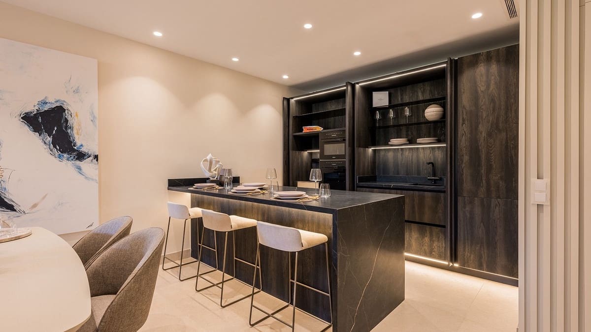 3 bedroom Apartment for sale in New Golden Mile - € 1,825,000 (Ref: 9472434)