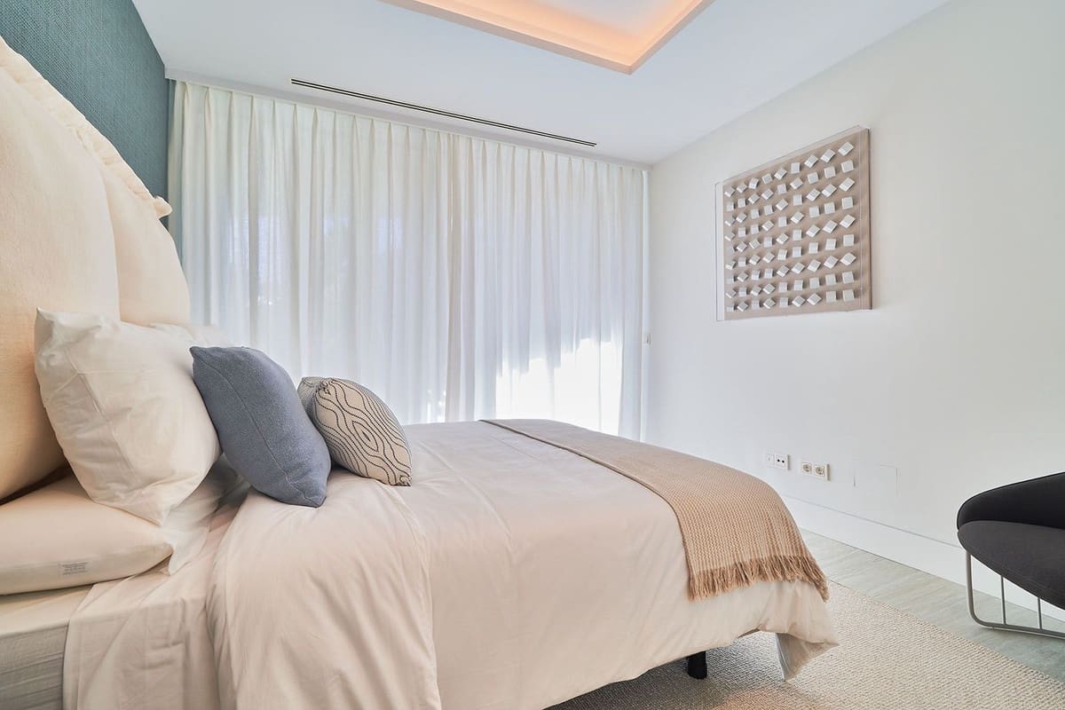 2 bedroom Apartment for sale in Estepona - € 994,000 (Ref: 9472485)