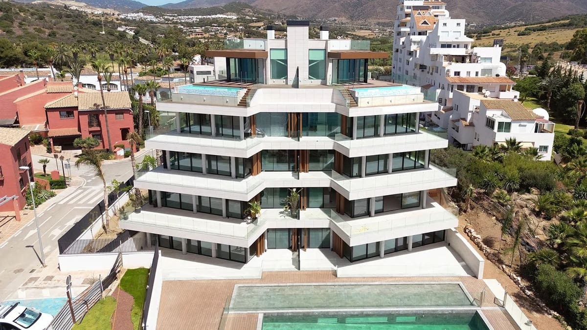 2 bedroom Apartment for sale in Estepona - € 994,000 (Ref: 9472485)
