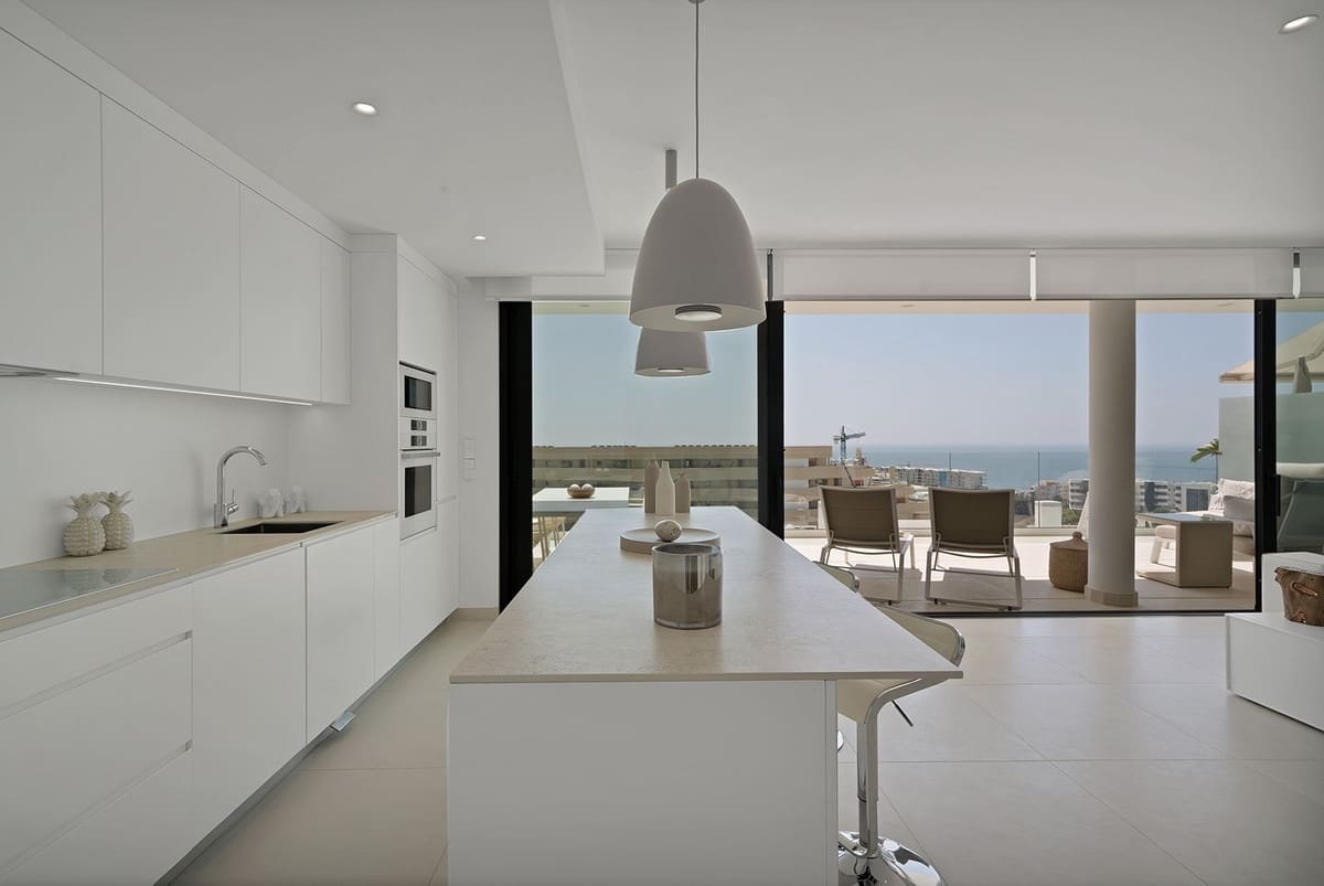 2 bedroom Apartment for sale in Fuengirola with pool garage - € 699,000 (Ref: 9472492)