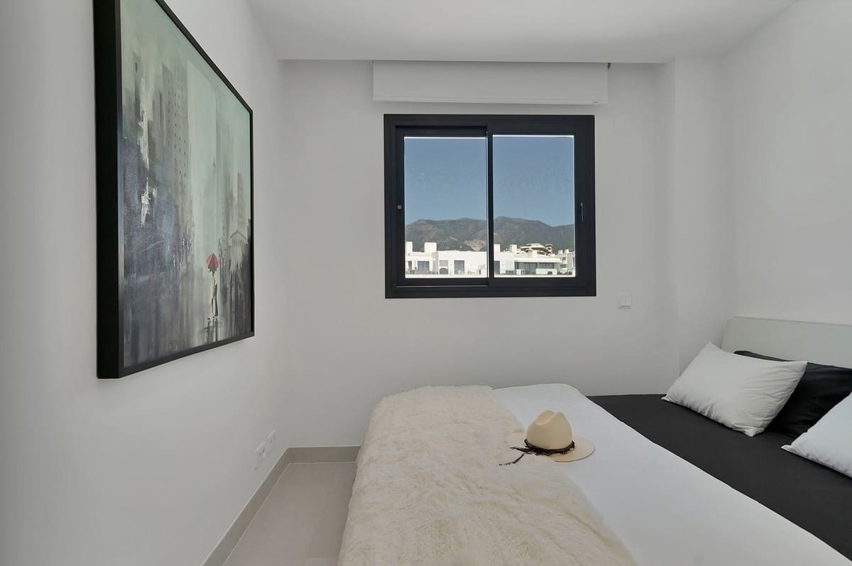 2 bedroom Apartment for sale in Fuengirola with pool garage - € 699,000 (Ref: 9472492)