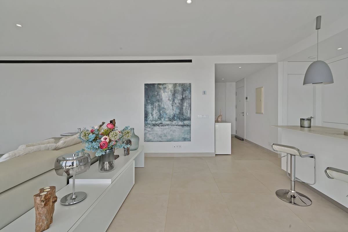 2 bedroom Apartment for sale in Fuengirola with pool garage - € 699,000 (Ref: 9472492)