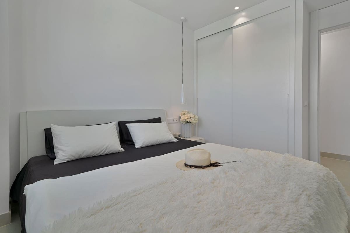 2 bedroom Apartment for sale in Fuengirola with pool garage - € 699,000 (Ref: 9472492)