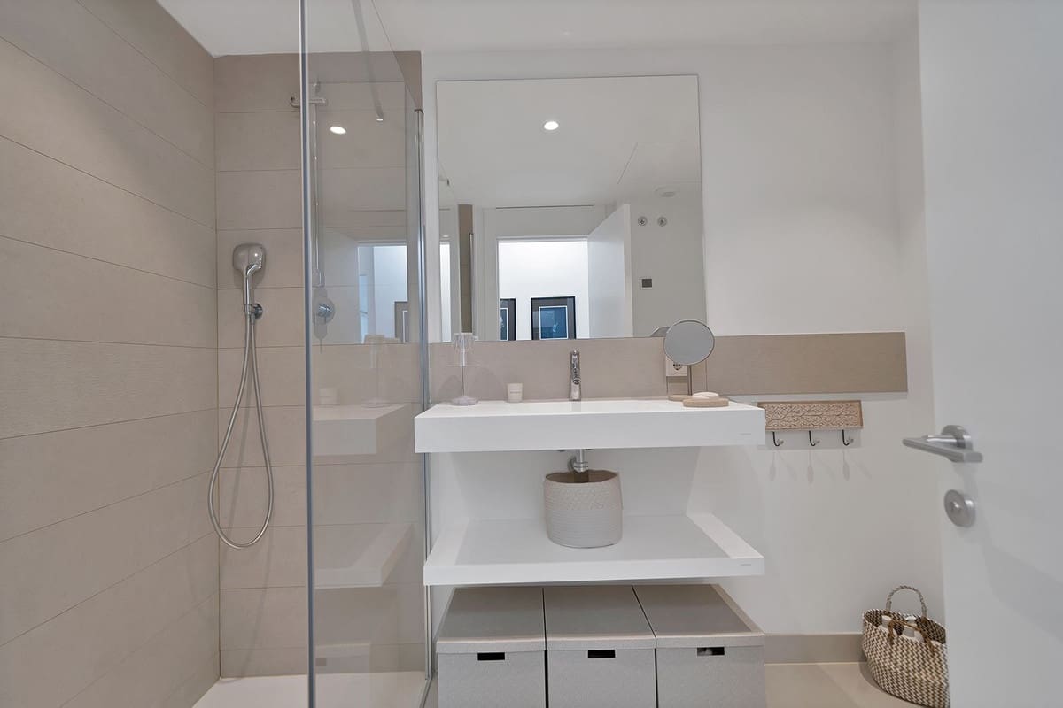 2 bedroom Apartment for sale in Fuengirola with pool garage - € 699,000 (Ref: 9472492)