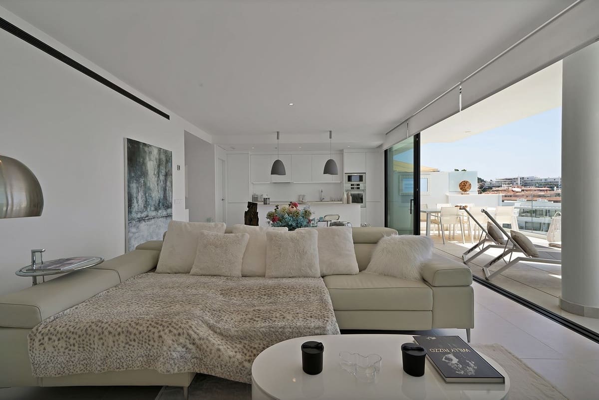 2 bedroom Apartment for sale in Fuengirola with pool garage - € 699,000 (Ref: 9472492)