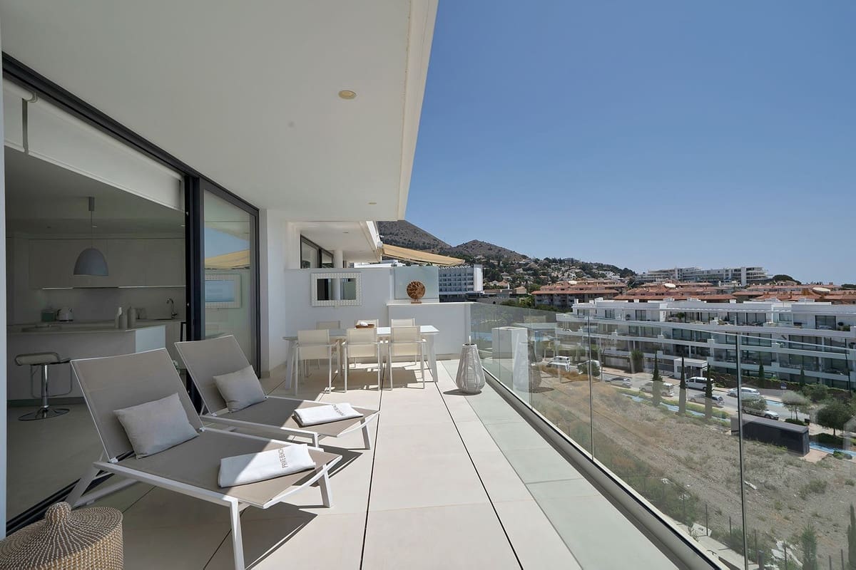 2 bedroom Apartment for sale in Fuengirola with pool garage - € 699,000 (Ref: 9472492)