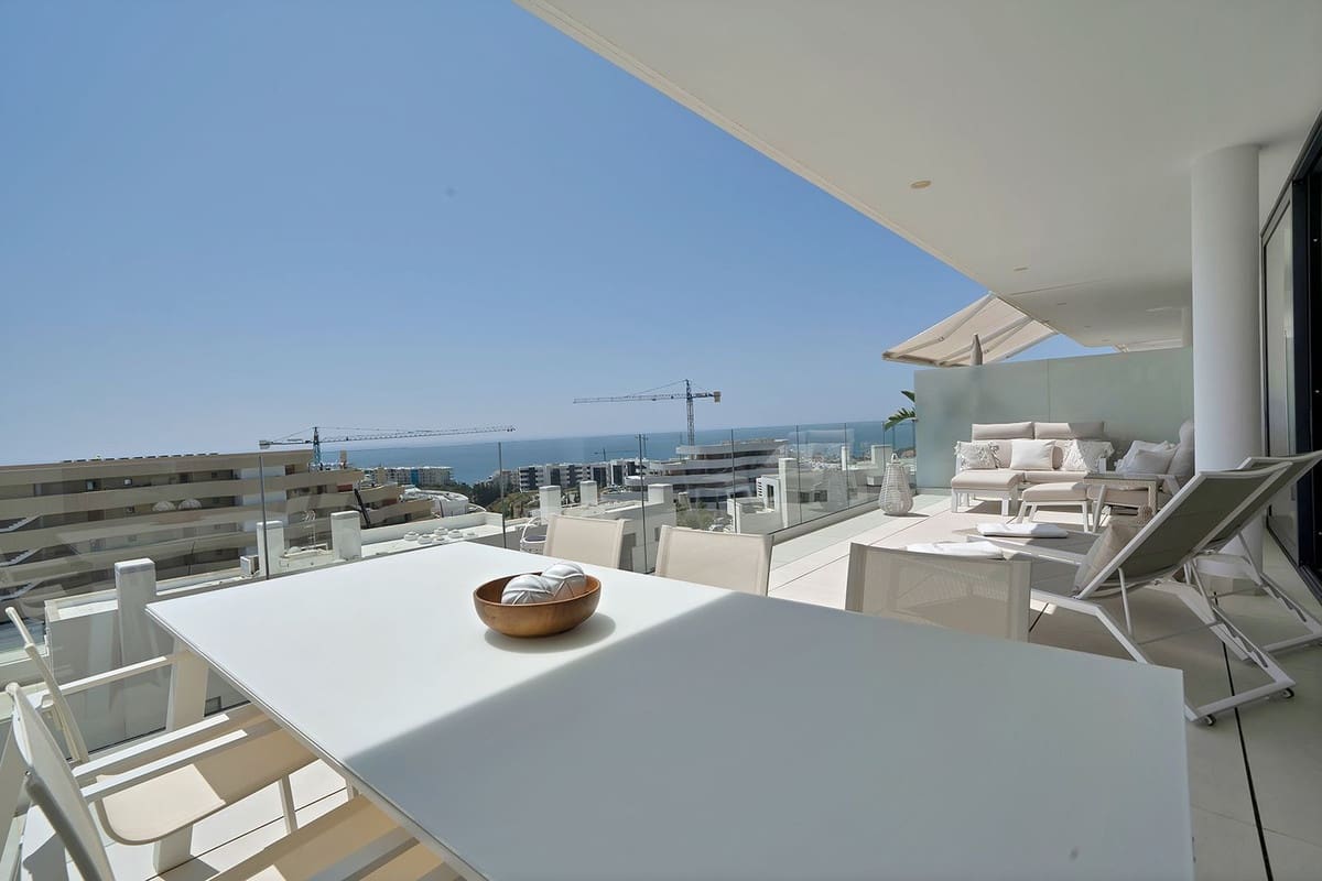 2 bedroom Apartment for sale in Fuengirola with pool garage - € 699,000 (Ref: 9472492)