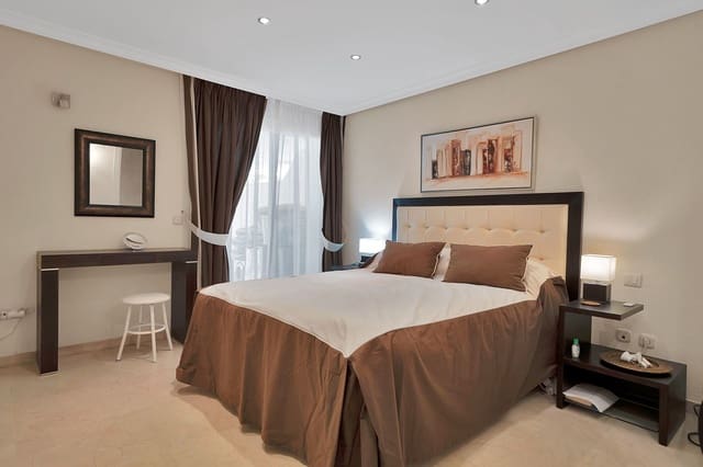 2 bedroom Apartment for sale in New Golden Mile, Estepona with pool garage - € 649,000 (Ref: 9472505)