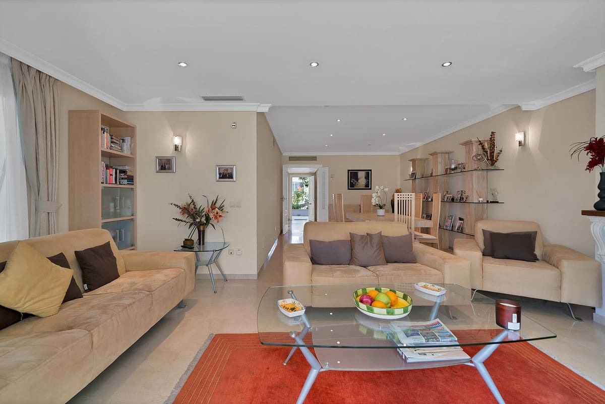 Apartamento de 2 habitaciones en New Golden Mile en venta con piscina garaje - 625.000 € (Ref: 9472505)