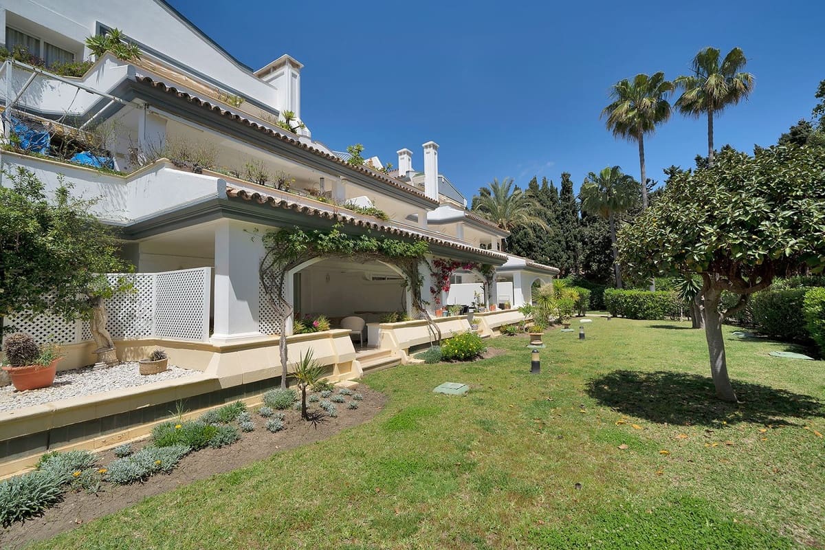 Apartamento de 2 habitaciones en New Golden Mile en venta con piscina garaje - 625.000 € (Ref: 9472505)