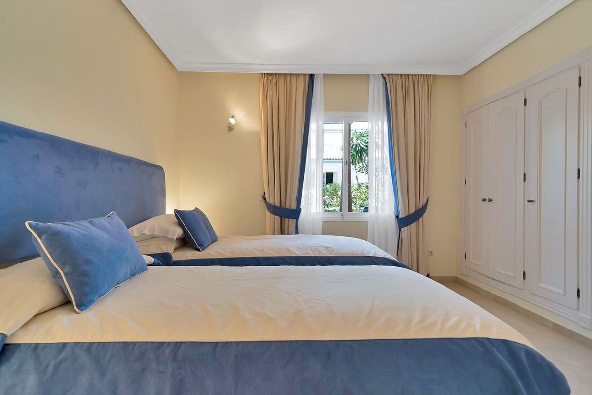 Apartamento de 2 habitaciones en New Golden Mile en venta con piscina garaje - 625.000 € (Ref: 9472505)