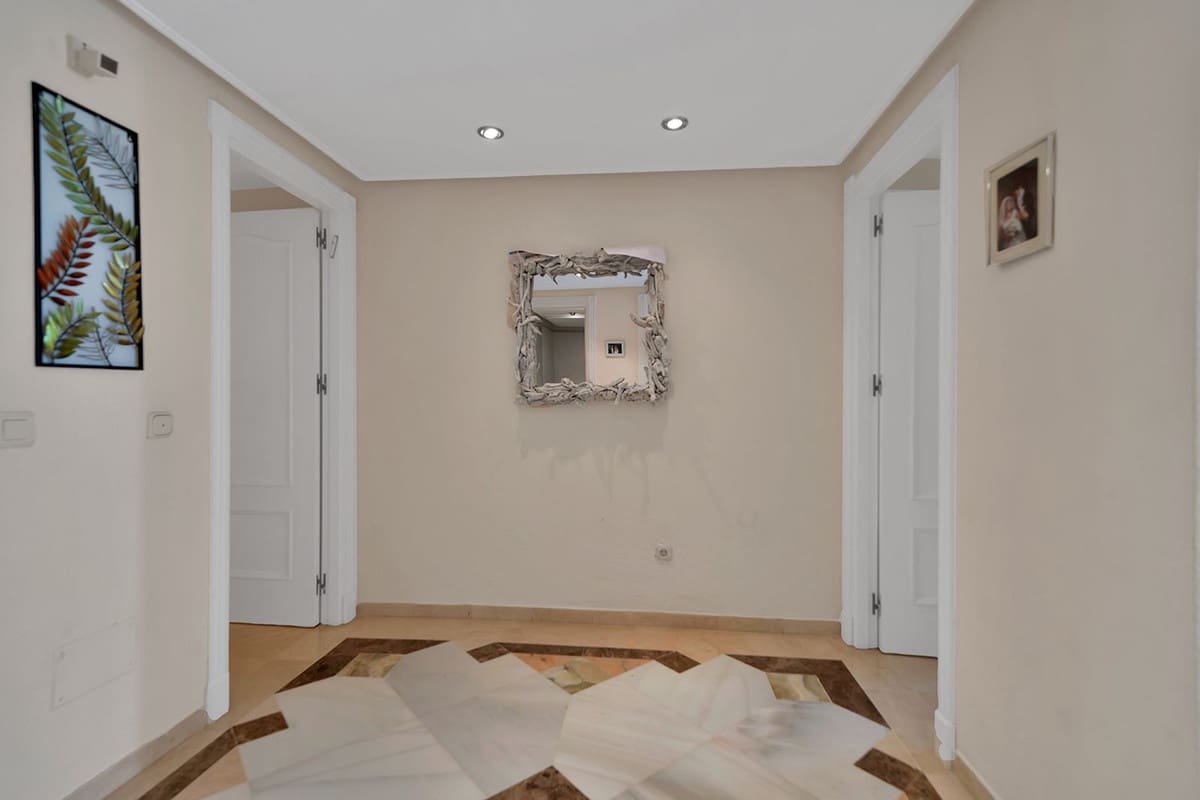 Apartamento de 2 habitaciones en New Golden Mile en venta con piscina garaje - 625.000 € (Ref: 9472505)