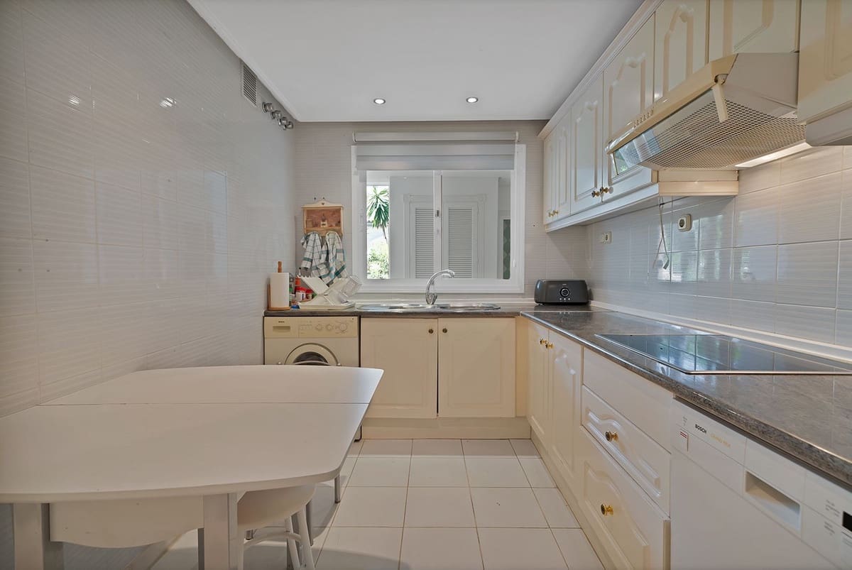 Apartamento de 2 habitaciones en New Golden Mile en venta con piscina garaje - 625.000 € (Ref: 9472505)