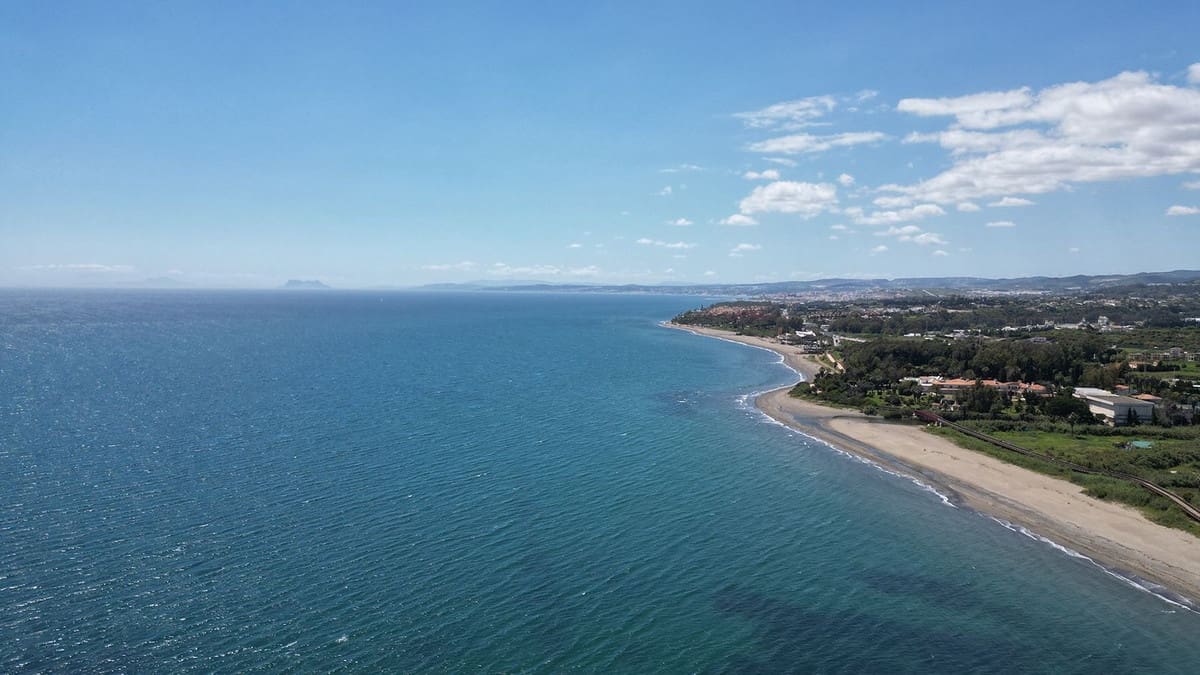 Apartamento de 2 habitaciones en New Golden Mile en venta con piscina garaje - 625.000 € (Ref: 9472505)