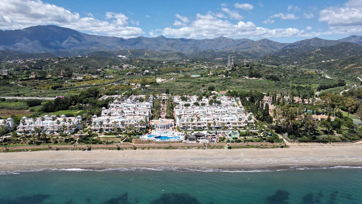 Apartamento de 2 habitaciones en New Golden Mile en venta con piscina garaje - 625.000 € (Ref: 9472505)