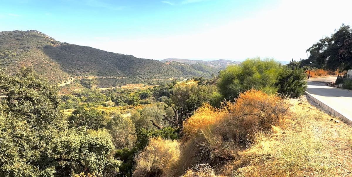 Building Plot for sale in Benahavis - € 485,000 (Ref: 9472508)