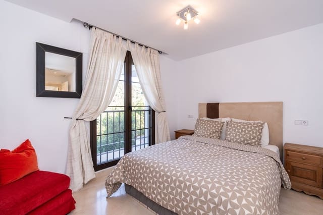 Apartamento de 2 habitaciones en Los Arqueros, Benahavís en venta con piscina garaje - 465.000 € (Ref: 9472509)