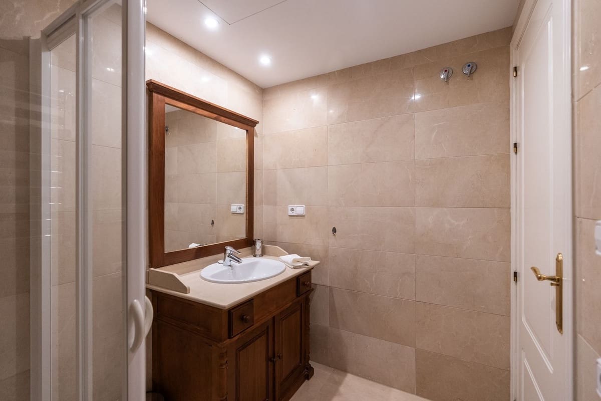 2 bedroom Apartment for sale in Los Arqueros with pool garage - € 465,000 (Ref: 9472509)