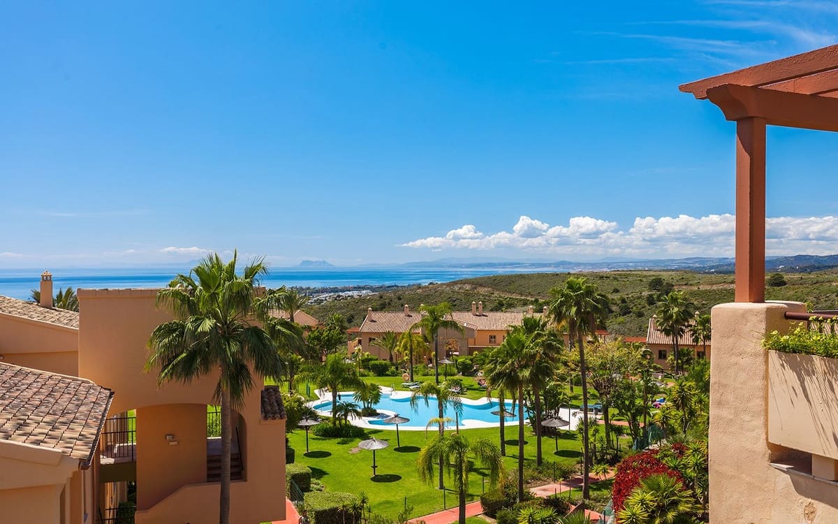 2 bedroom Penthouse for sale in Benahavis - € 795,000 (Ref: 9472538)