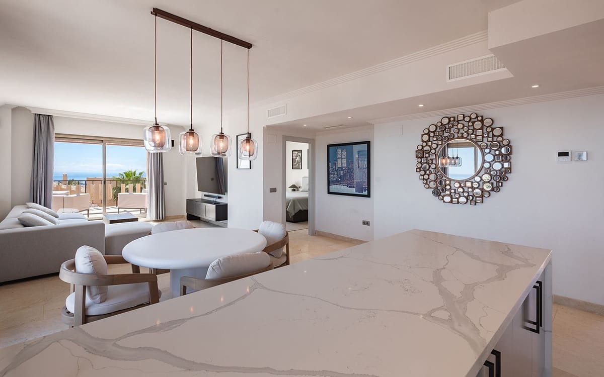 2 bedroom Penthouse for sale in Benahavis - € 795,000 (Ref: 9472538)