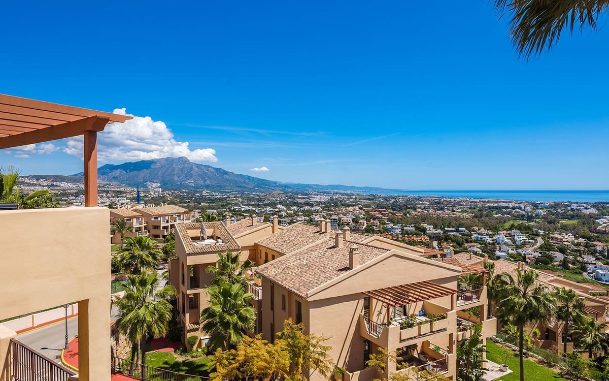 2 bedroom Penthouse for sale in Benahavis - € 795,000 (Ref: 9472538)