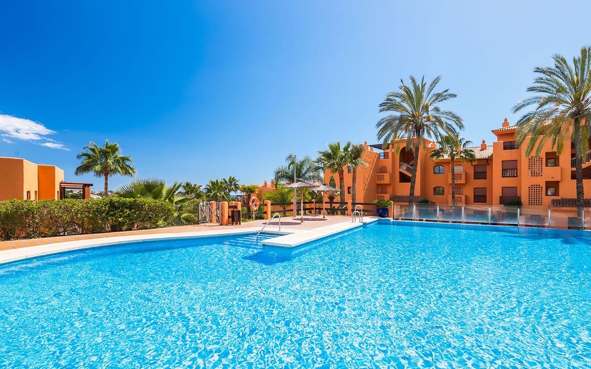 3 bedroom Apartment for sale in Benahavis - € 695,000 (Ref: 9472539)