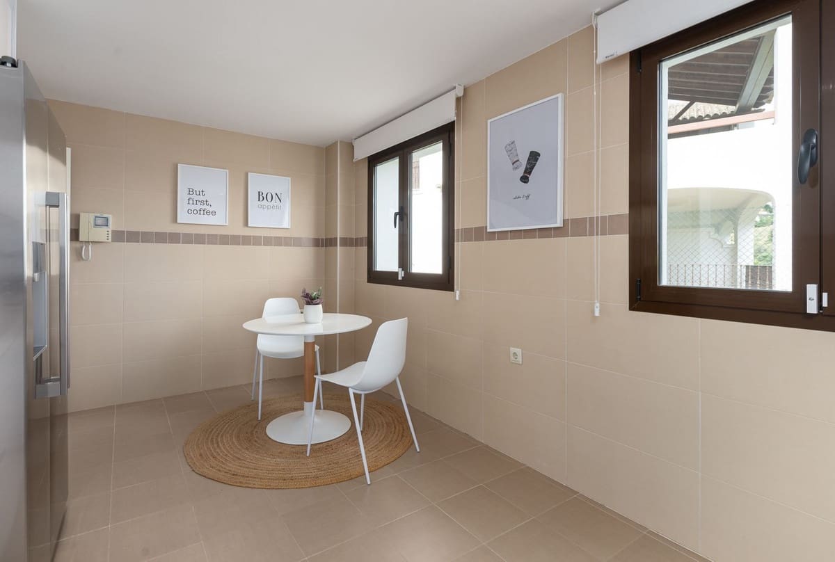 3 soveværelse Villa til salg i Estepona - € 755.000 (Ref: 9472547)