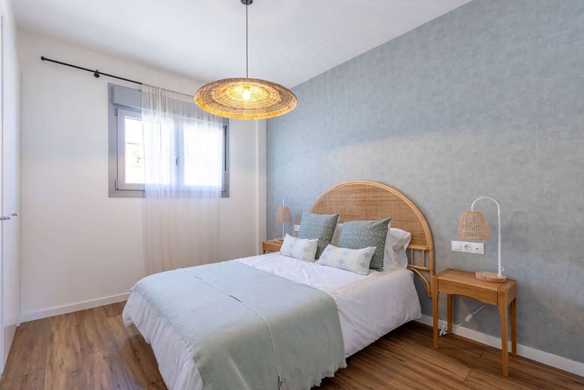 4 bedroom Apartment for sale in Estepona - € 518,000 (Ref: 9472631)