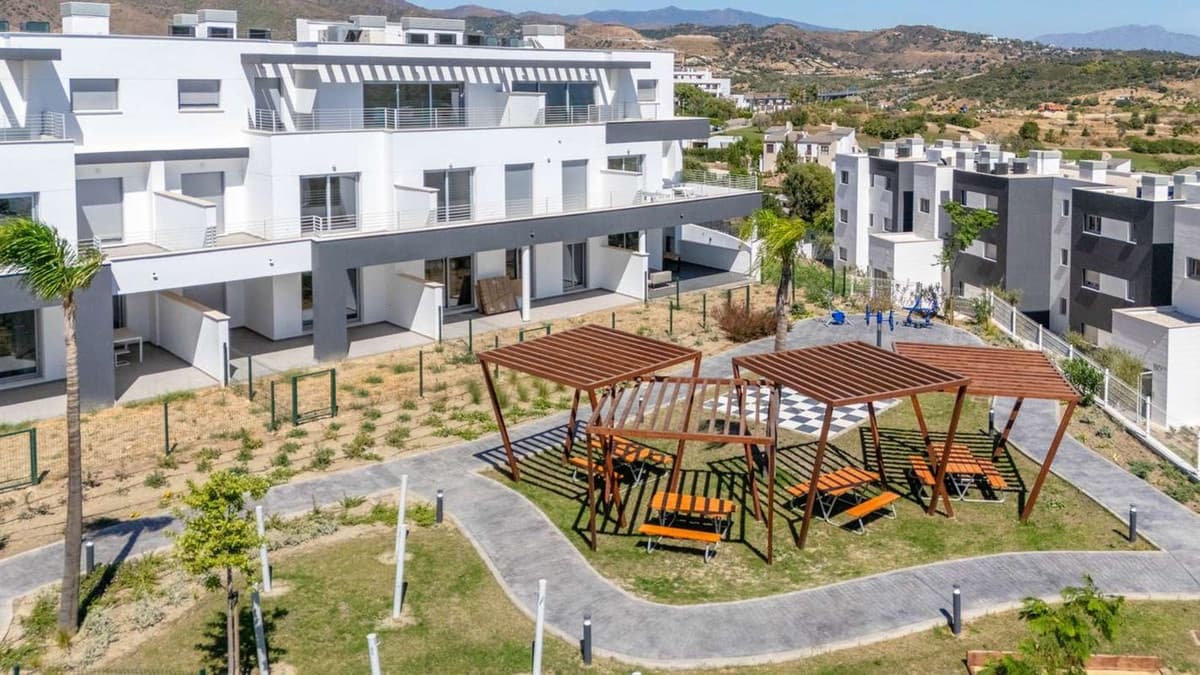2 makuuhuone Huoneisto myytävänä paikassa Estepona - 435 000 € (Ref: 9472673)