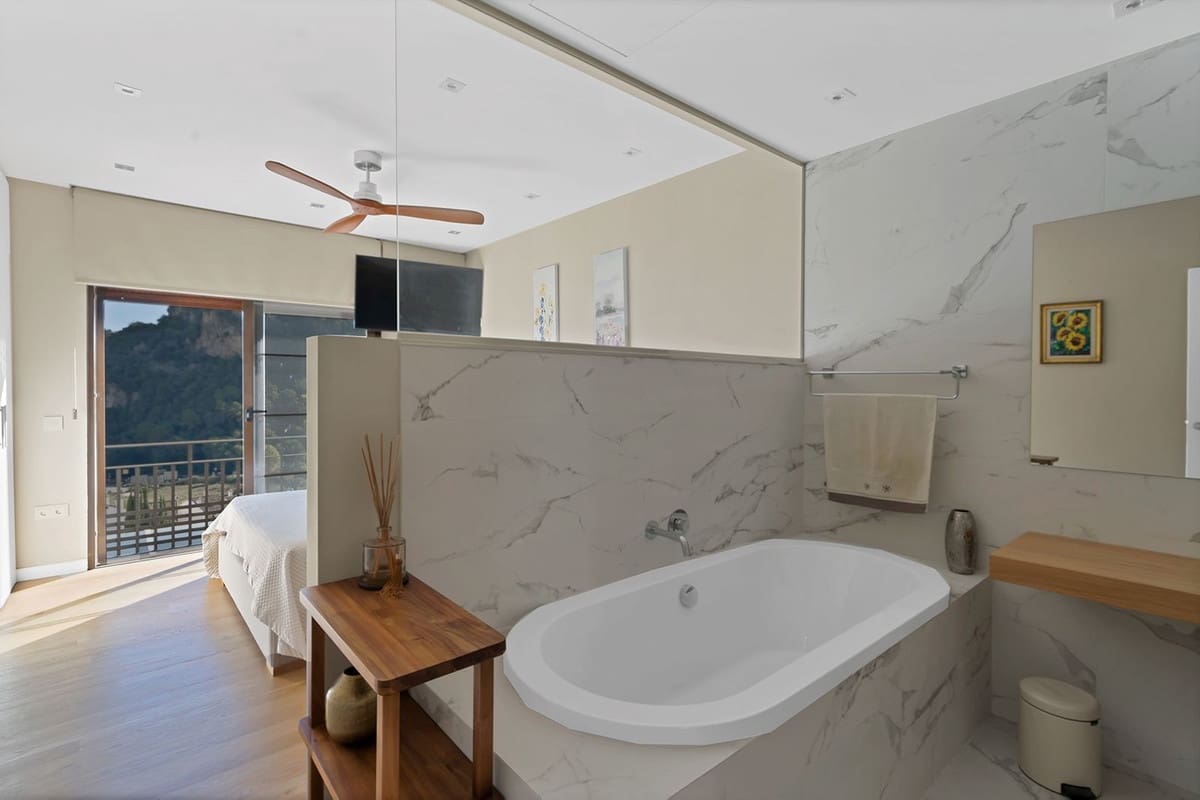 5 bedroom Townhouse for sale in Benahavis with pool garage - € 729,000 (Ref: 9472723)