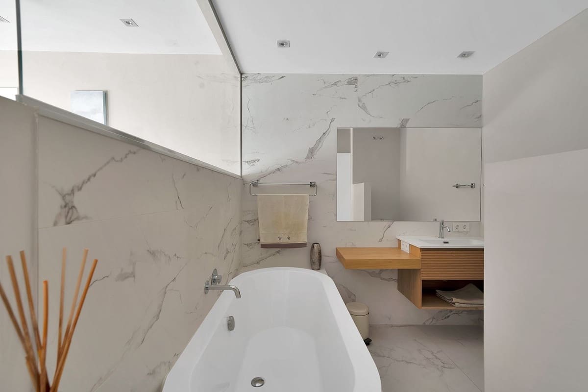 5 bedroom Townhouse for sale in Benahavis with pool garage - € 729,000 (Ref: 9472723)