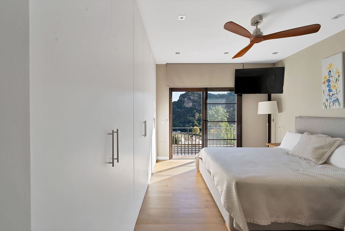 5 bedroom Townhouse for sale in Benahavis with pool garage - € 729,000 (Ref: 9472723)