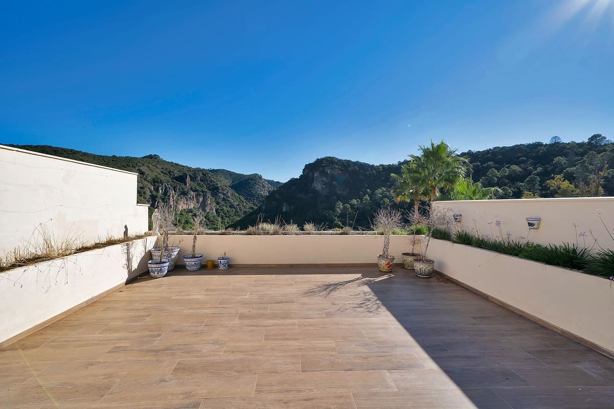 5 bedroom Townhouse for sale in Benahavis with pool garage - € 729,000 (Ref: 9472723)