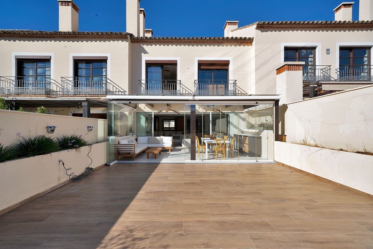 5 bedroom Townhouse for sale in Benahavis with pool garage - € 729,000 (Ref: 9472723)