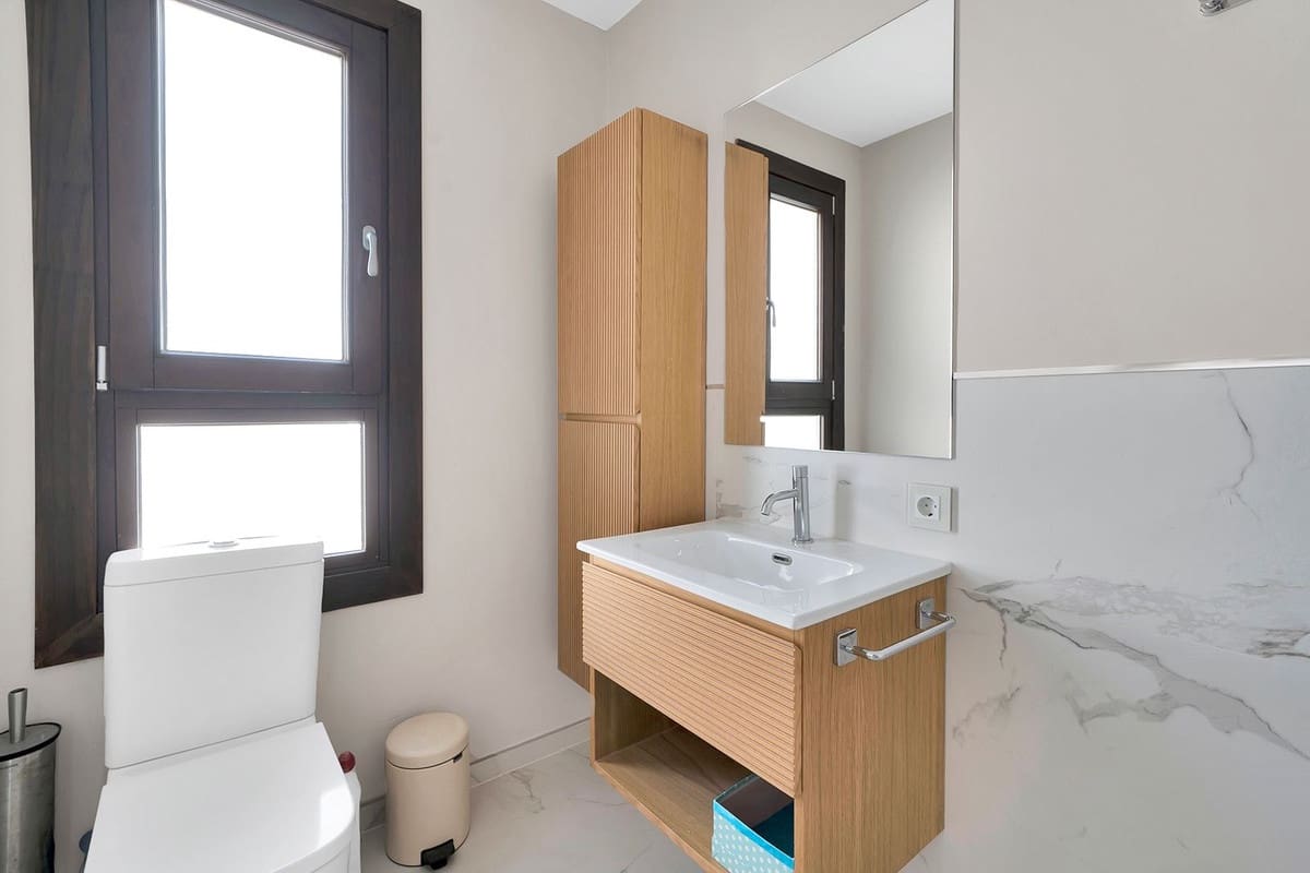 5 bedroom Townhouse for sale in Benahavis with pool garage - € 729,000 (Ref: 9472723)