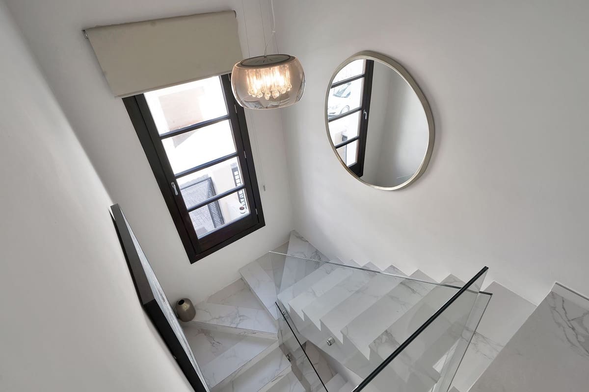 5 bedroom Townhouse for sale in Benahavis with pool garage - € 729,000 (Ref: 9472723)