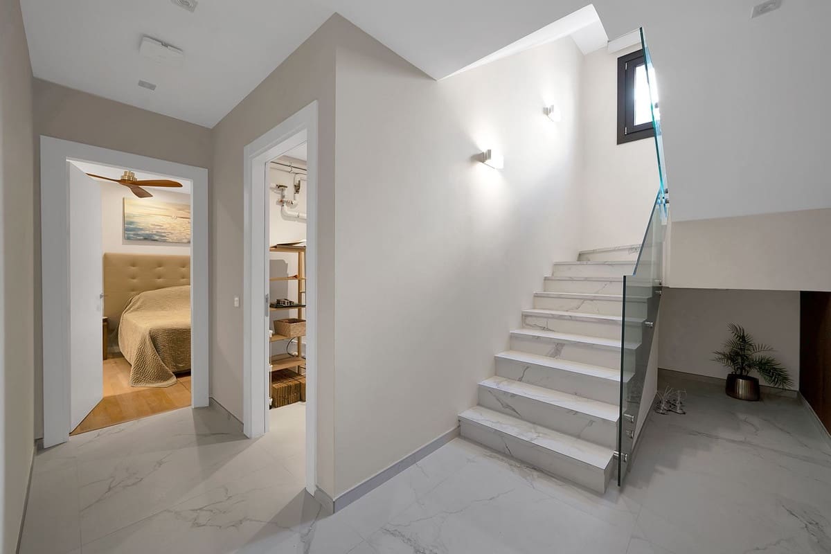 5 bedroom Townhouse for sale in Benahavis with pool garage - € 729,000 (Ref: 9472723)