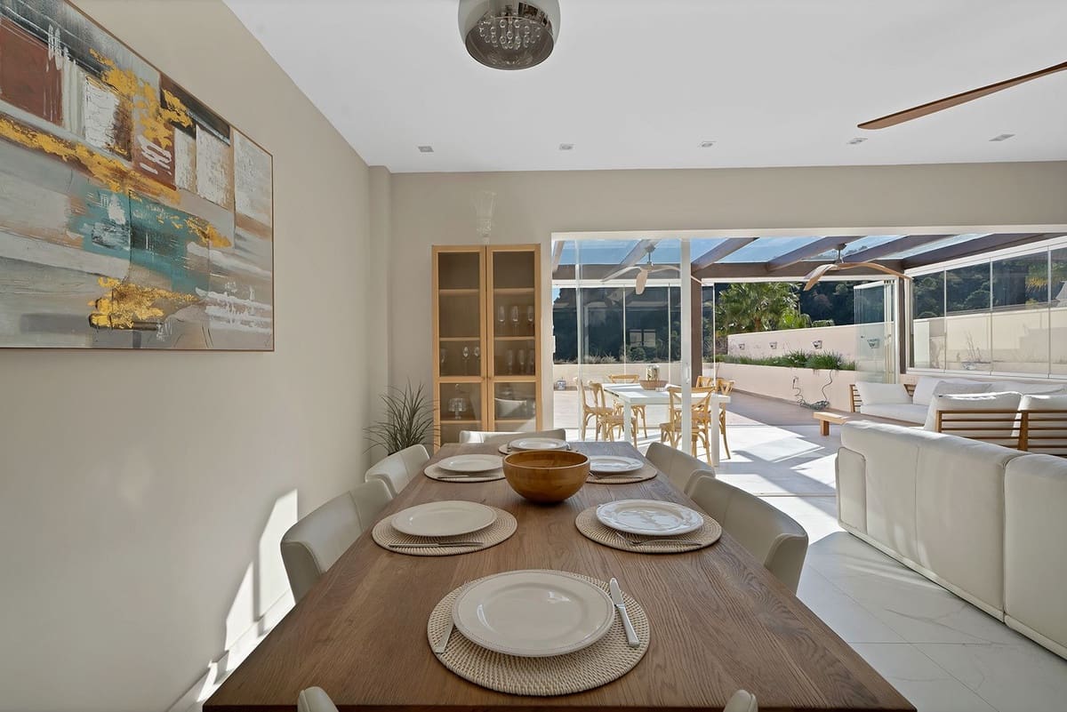 5 bedroom Townhouse for sale in Benahavis with pool garage - € 729,000 (Ref: 9472723)