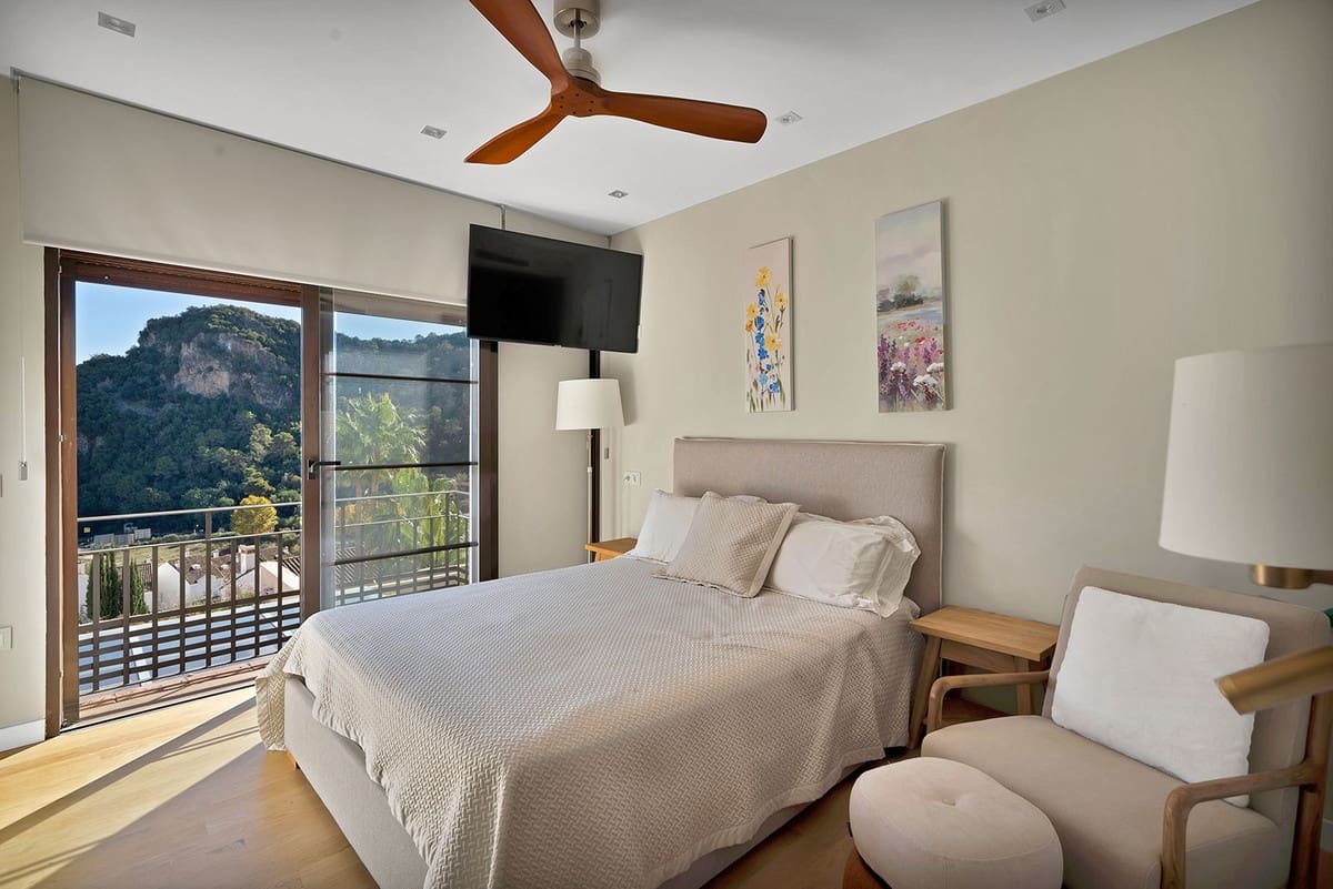 5 bedroom Townhouse for sale in Benahavis with pool garage - € 729,000 (Ref: 9472723)