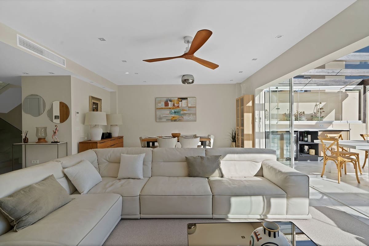 5 bedroom Townhouse for sale in Benahavis with pool garage - € 729,000 (Ref: 9472723)