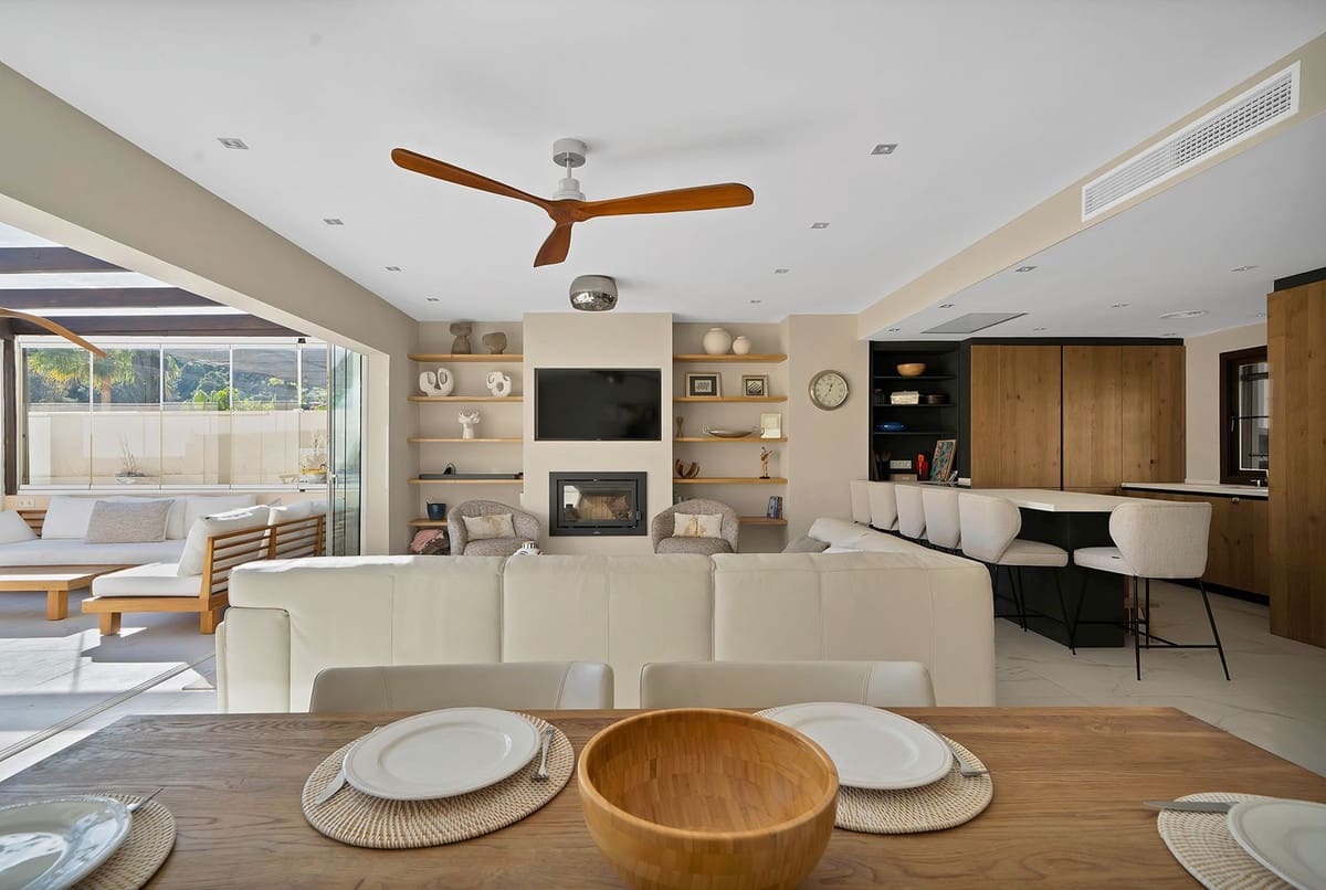 5 bedroom Townhouse for sale in Benahavis with pool garage - € 729,000 (Ref: 9472723)