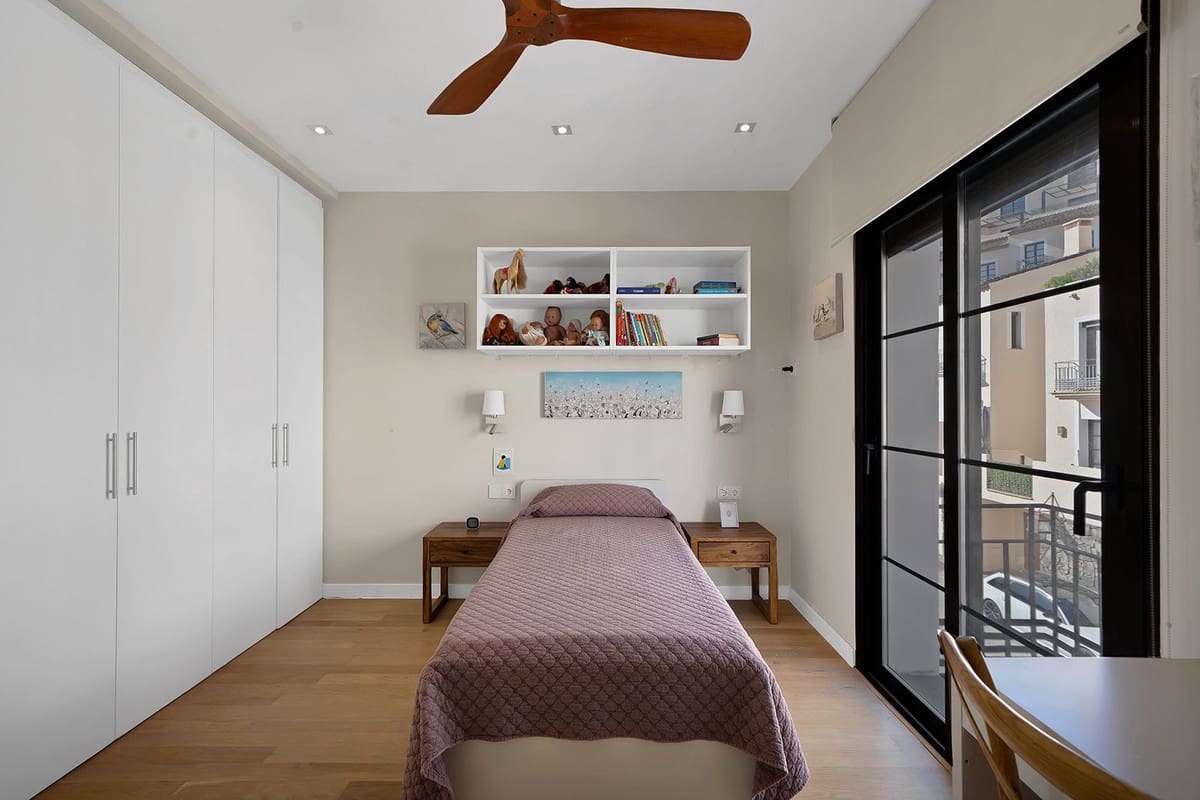 5 bedroom Townhouse for sale in Benahavis with pool garage - € 729,000 (Ref: 9472723)