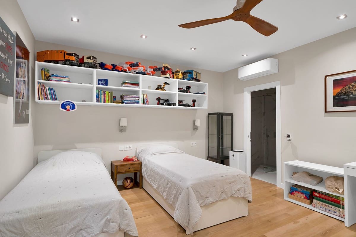 5 bedroom Townhouse for sale in Benahavis with pool garage - € 729,000 (Ref: 9472723)