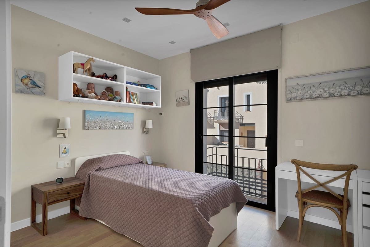 5 bedroom Townhouse for sale in Benahavis with pool garage - € 729,000 (Ref: 9472723)