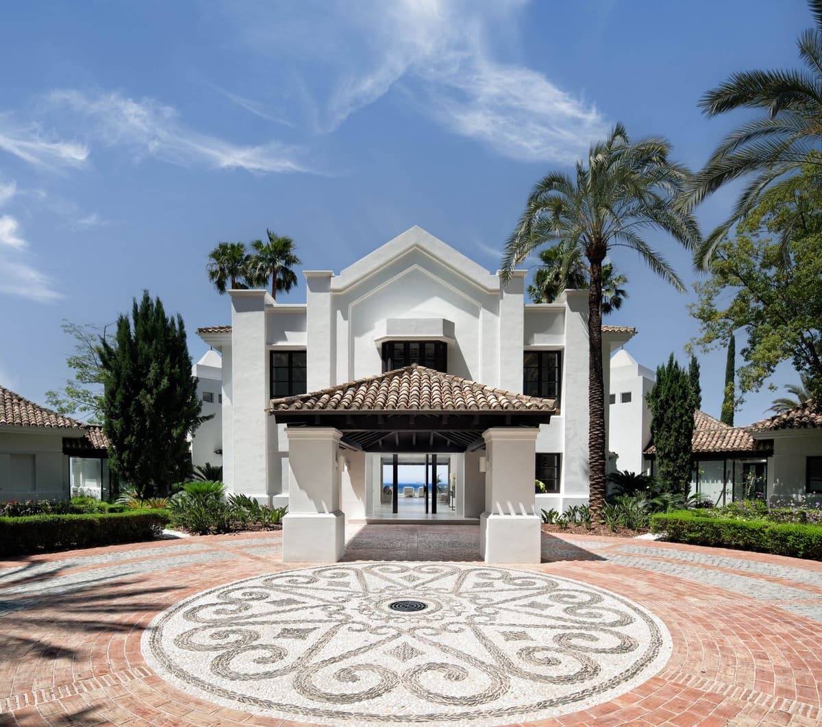 6 bedroom Villa for sale in La Zagaleta with pool garage - € 14,900,000 (Ref: 9472741)