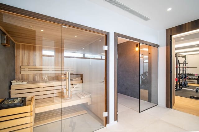 4 bedroom Villa for sale in Nueva Andalucia, Marbella - € 3,250,000 (Ref: 9472743)