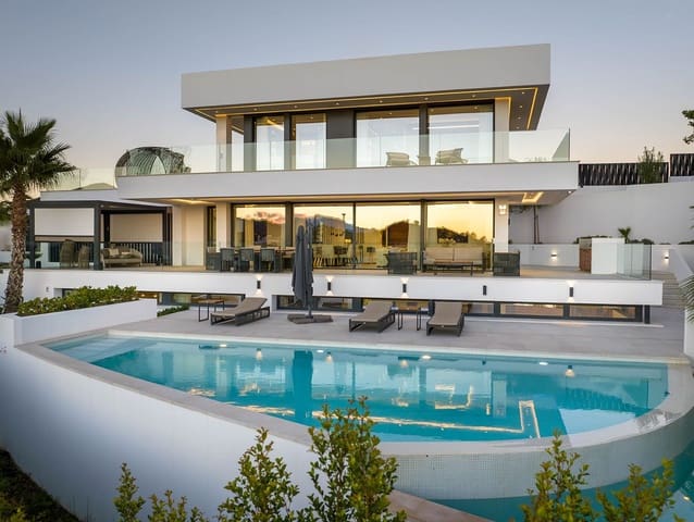 4 bedroom Villa for sale in Nueva Andalucia, Marbella - € 3,250,000 (Ref: 9472743)
