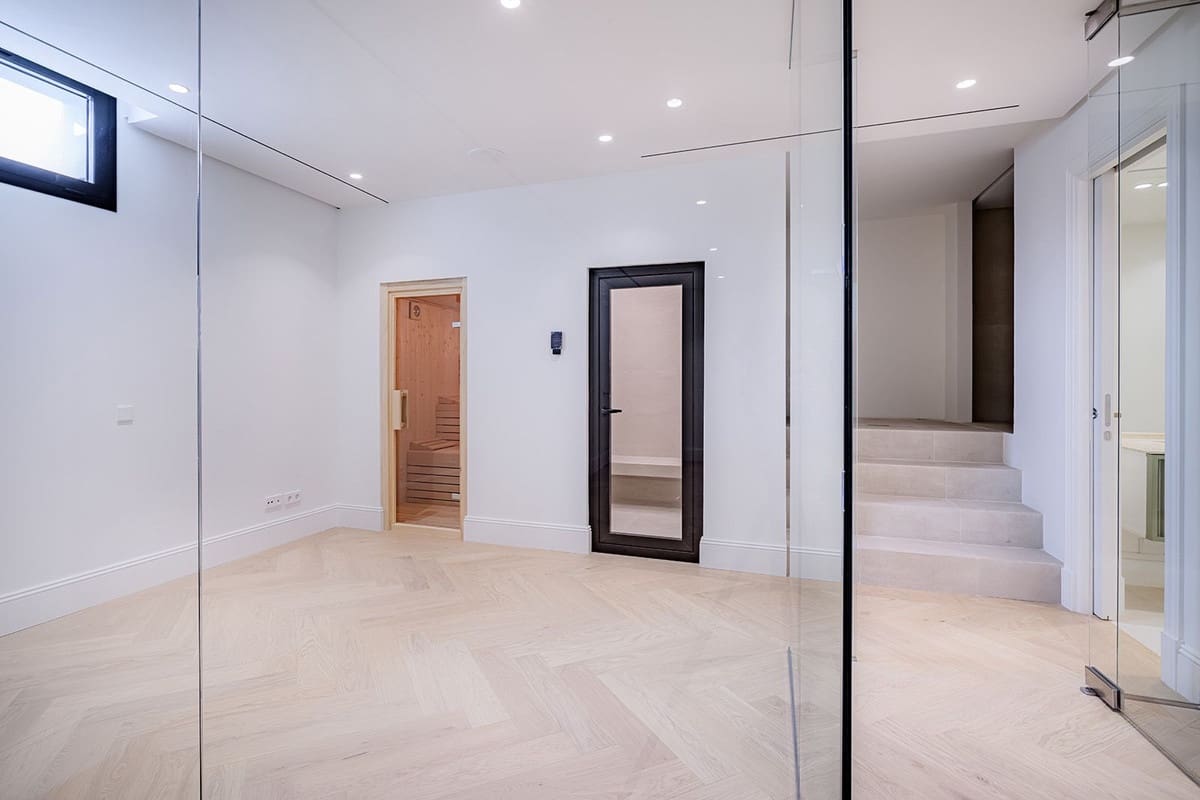 4 bedroom Villa for sale in Nueva Andalucia - € 4,500,000 (Ref: 9472746)