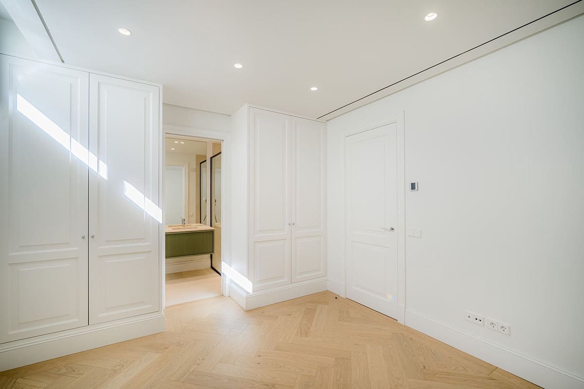 4 bedroom Villa for sale in Nueva Andalucia - € 4,500,000 (Ref: 9472746)